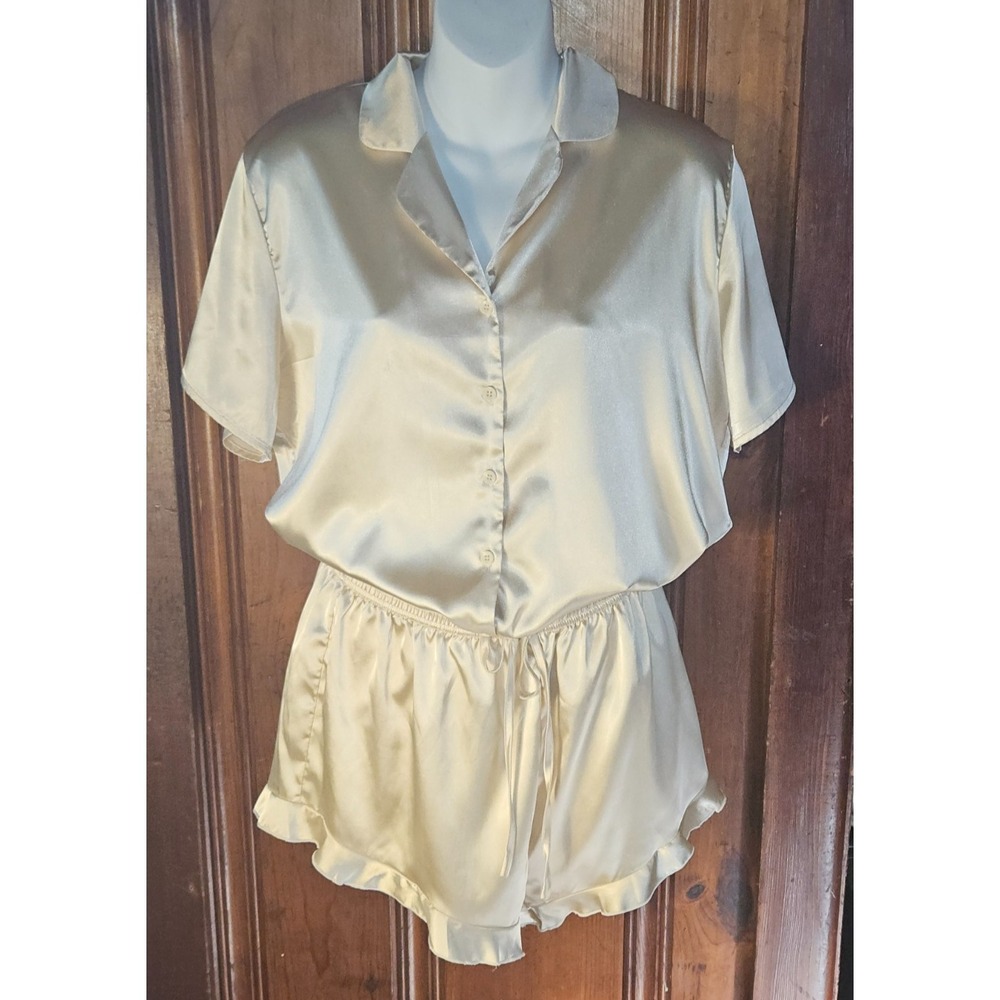 HOTOUCH Night-Wear 2 piece Silk Button down top and matching silky shorts sz M